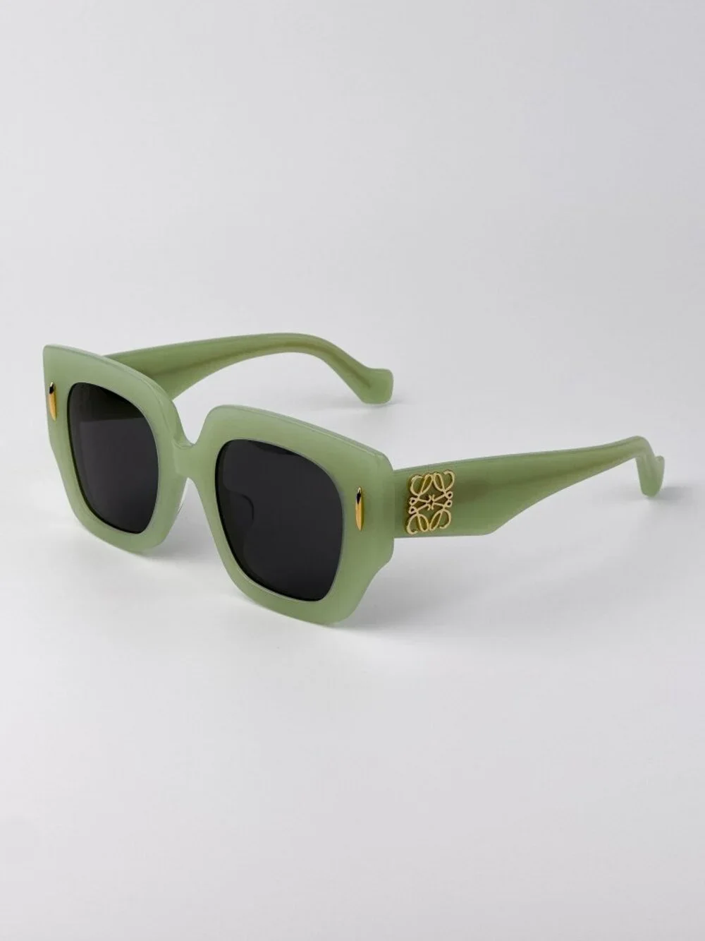 LOEWE LW40129U 95A LIGHT GREEN SQUARE SUNGLASSES
